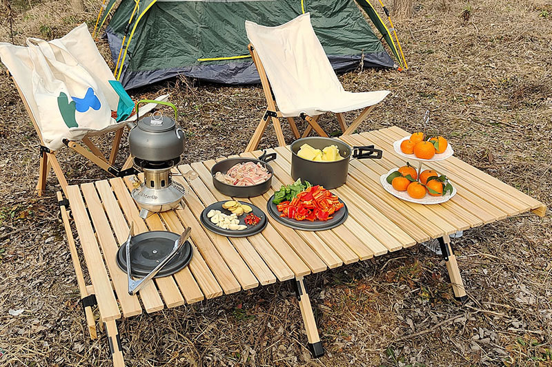 camp-wooden-table